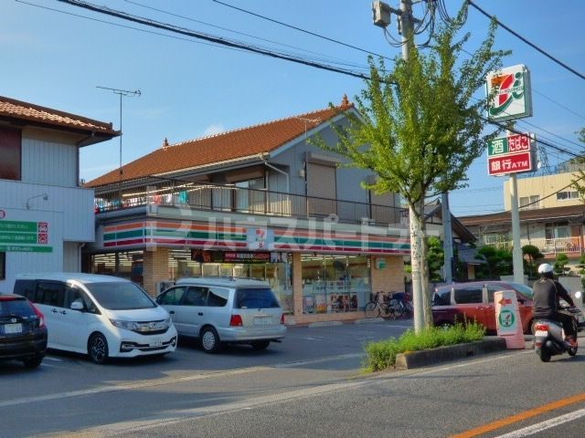 コンビニ　セブンイレブン草加谷塚1丁目店（コンビニ）まで830m