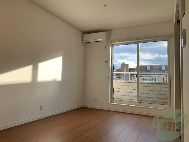 居室・リビング　白基調のお部屋は、部屋が明るく広く感じますね。