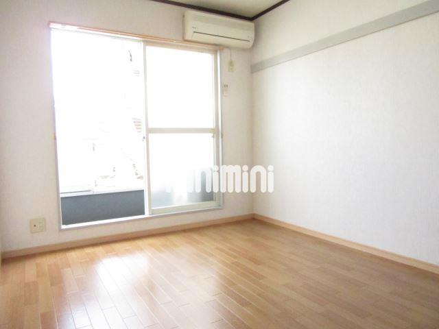 居室・リビング　エアコン完備です。