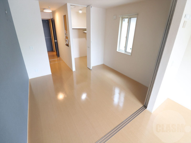 居室・リビング　１０．４帖のリビングルーム