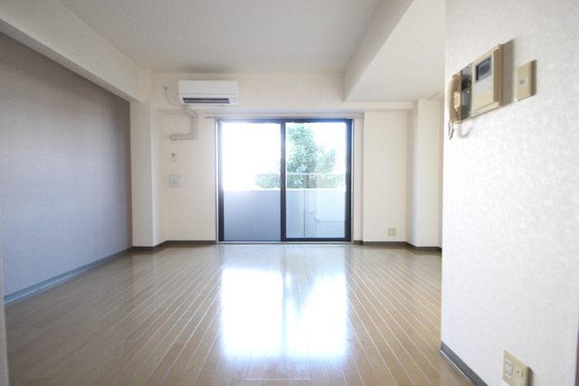 居室・リビング　写真は別部屋参考写真★