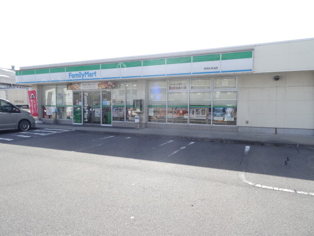 コンビニ　ファミリーマート新潟女池北店（コンビニ）まで570m