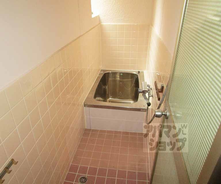 バス・シャワールーム　室内の写真です。