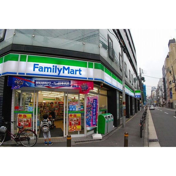 コンビニ　ファミリーマート北堀江四丁目店（コンビニ）まで140m