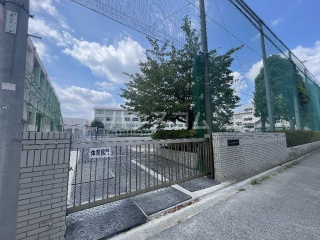 中学校　江戸川区立小岩第四中学校（中学校）まで516m