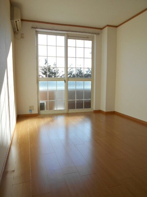 居室・リビング　写真は103号室です。(参考)