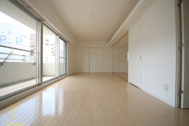 居室・リビング　ドゥーエ谷町