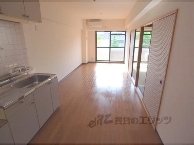 居室・リビング　この広さ見てください。