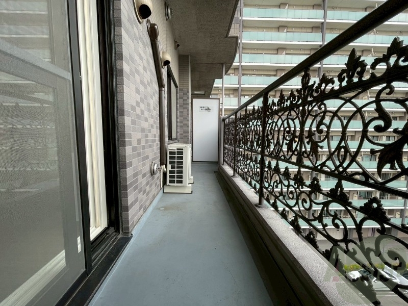 バルコニー　バルコニーは幅があり、広い印象を受けました。