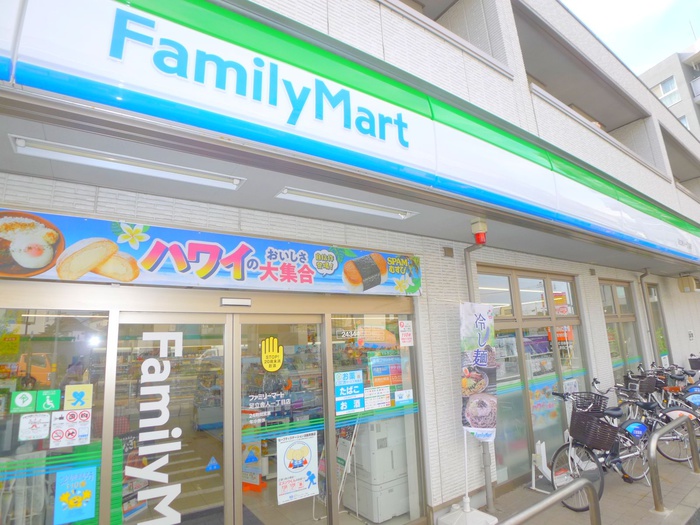 コンビニ　ファミリーマート（コンビニ）まで300m