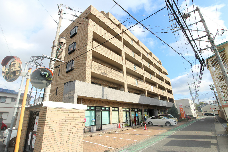 建物外観　外観写真　重厚感のある外観