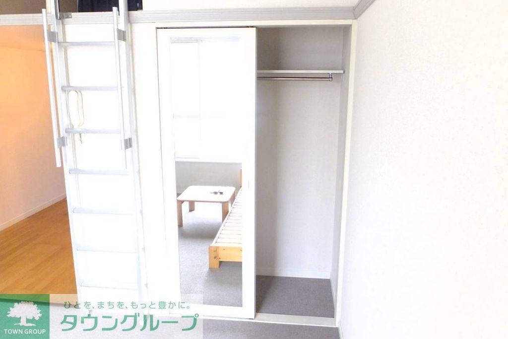 その他部屋・スペース　収納は扉がミラーになっているのでとっても便利