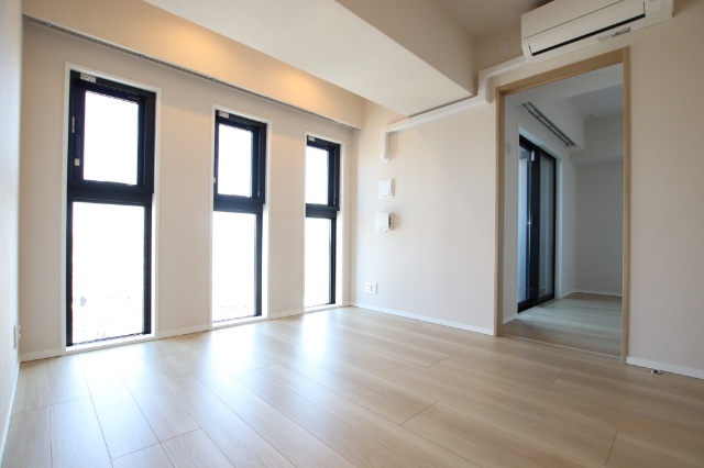 居室・リビング　同タイプ１００４号室