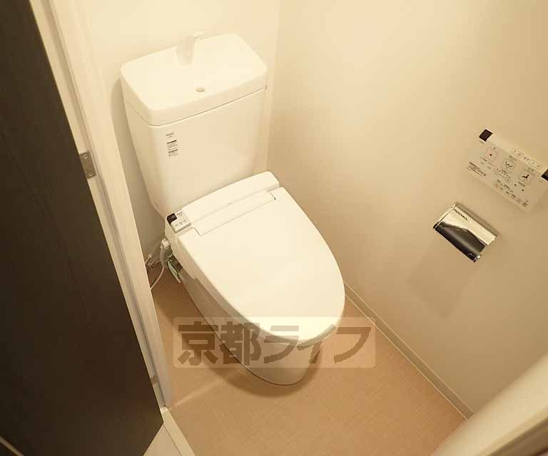 トイレ　ウォシュレットつきです。