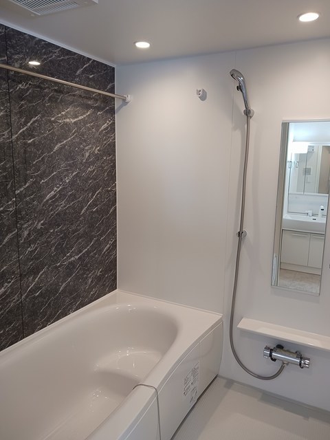 バス・シャワールーム　落ち着いた空間のお風呂です