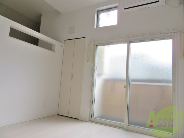 居室・リビング　隅々から洋室を撮影したので、イメージを掴んでください。