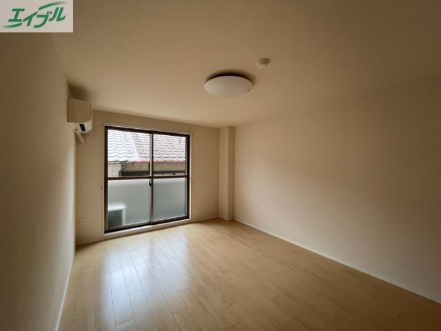 居室・リビング　室内