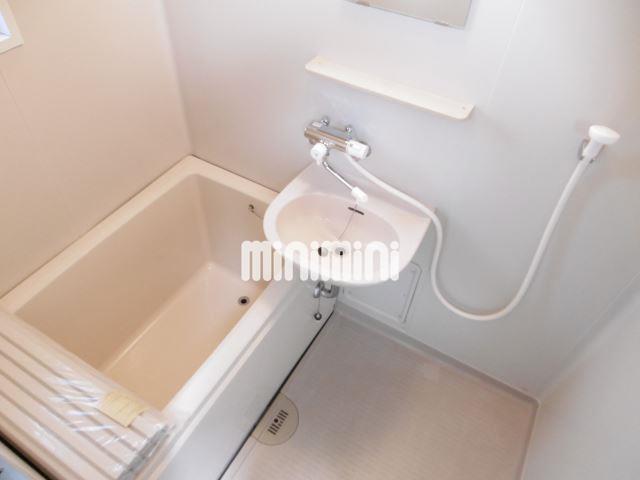 バス・シャワールーム　風通しのよくなる窓付