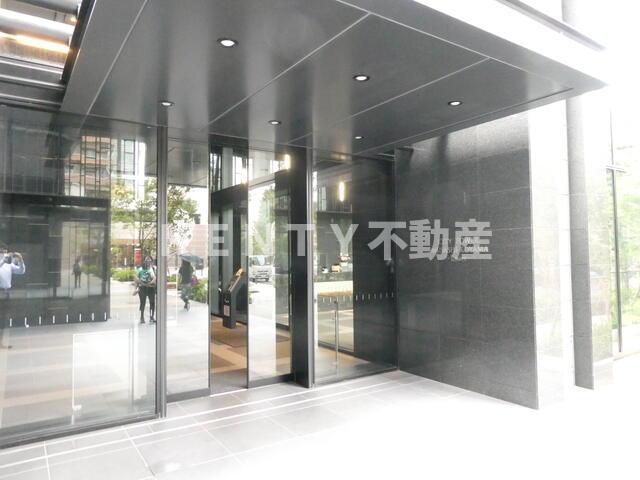 エントランス　落ち着いたエントランスです