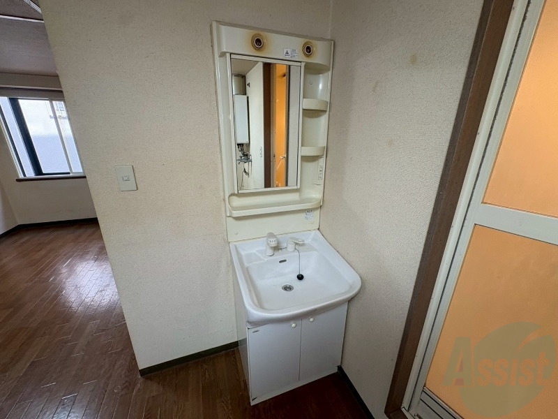 洗面設備　シャンプードレッサー。身支度はここでばっちり。