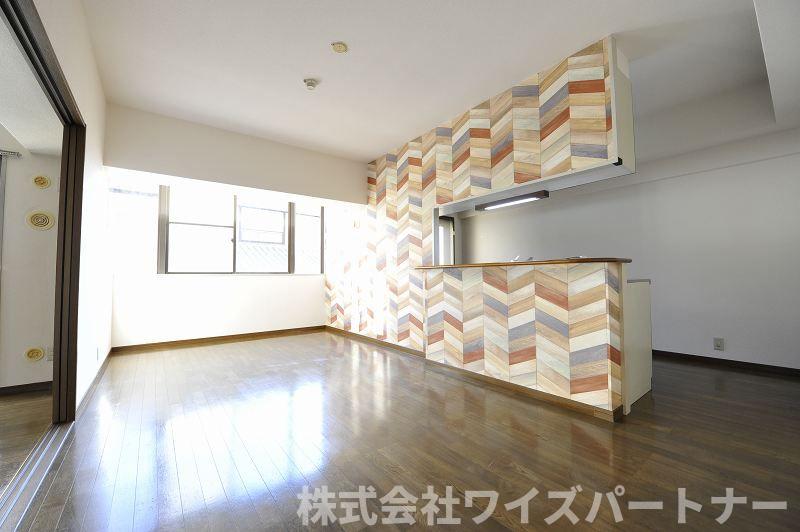 居室・リビング　※別号室の為、現状優先。