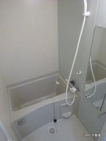 バス・シャワールーム　ゆとりのあるバスルーム