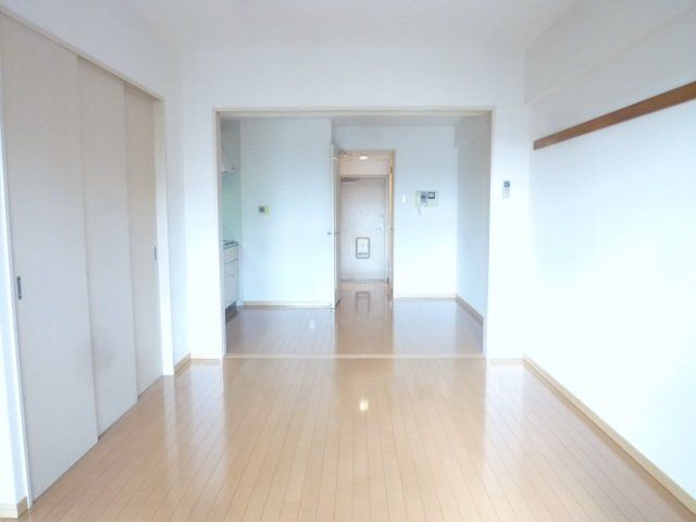 居室・リビング　洋室・DKです。