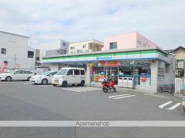 コンビニ　ファミリーマート（コンビニ）まで700m