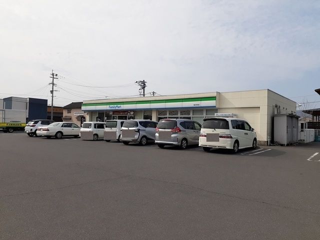 コンビニ　ファミリーマート国分向花店（コンビニ）まで1150m