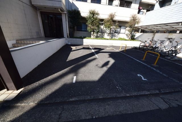 駐車場　駐車場