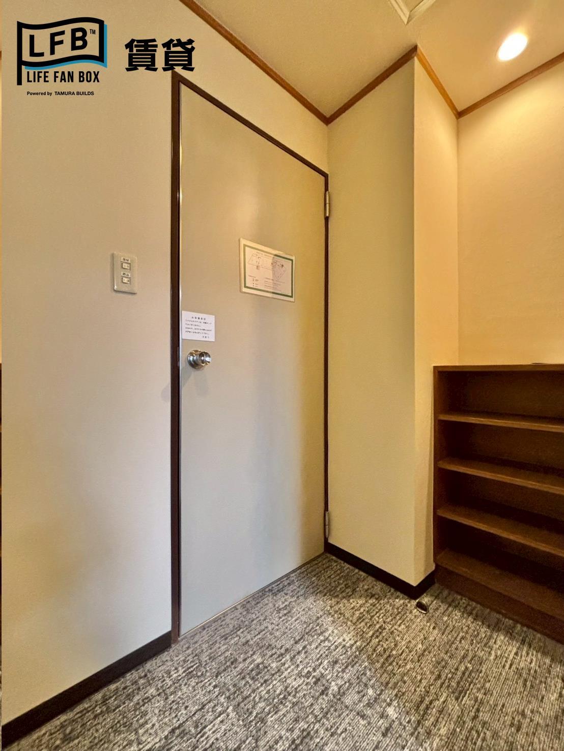 玄関　※同間取り805号室の室内写真です。