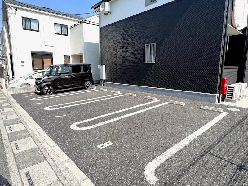 駐車場　敷地内駐車場（空き要確認）