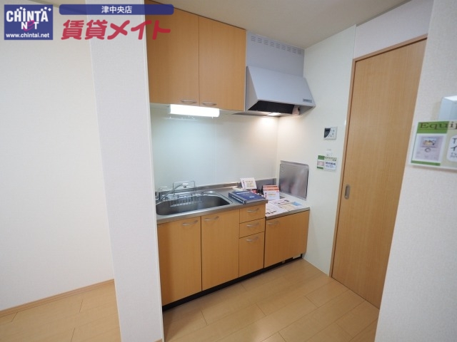 キッチン　別部屋参考写真です