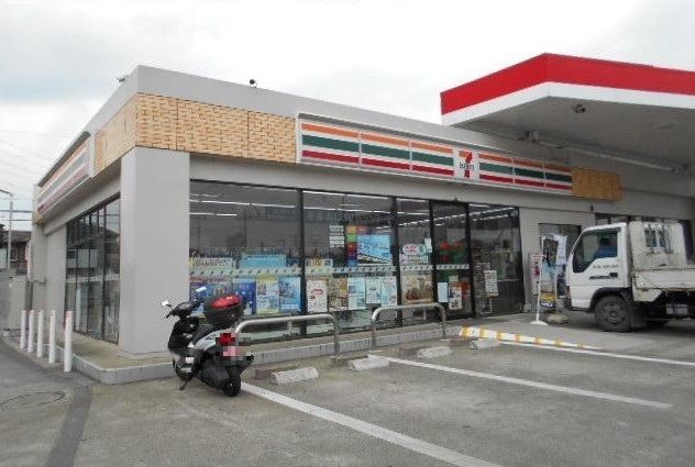 コンビニ　セブンイレブン（コンビニ）まで400m