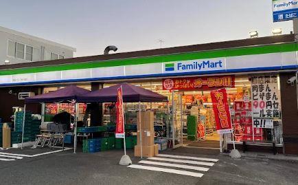 コンビニ　ファミリーマート 稲城いちょう並木通店（コンビニ）まで495m