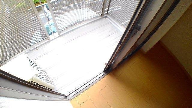 バルコニー　陽当たり良好なバルコニーです