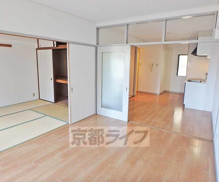 居室・リビング　ベランダに面したお部屋です