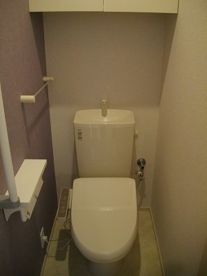 トイレ　ウォシュレット完備です。