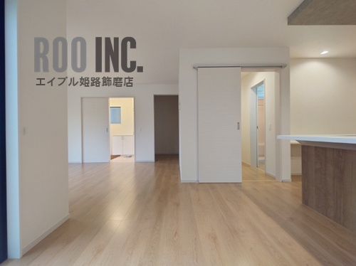 さくら田寺戸建IIの居間写真