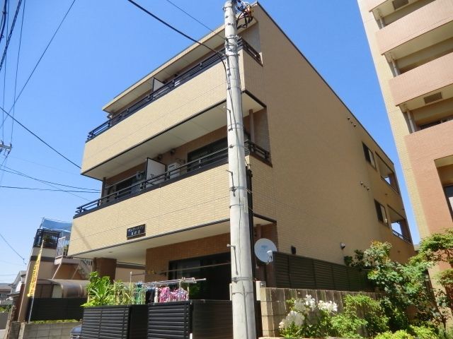 建物外観　閑静な住宅街に立地