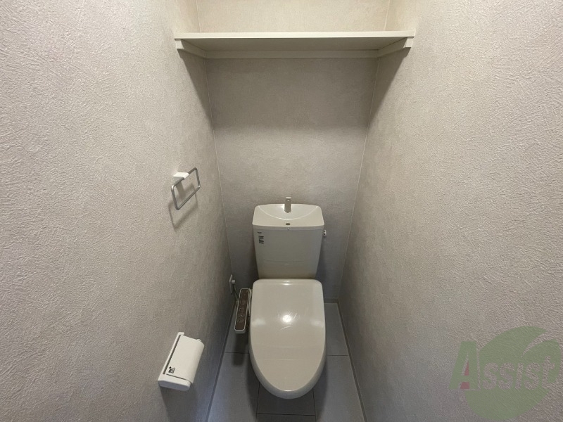 トイレ　トイレはウォシュレット機能付きです。安心して使用できますね。