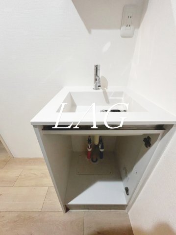 洗面設備　洋室のお部屋です。