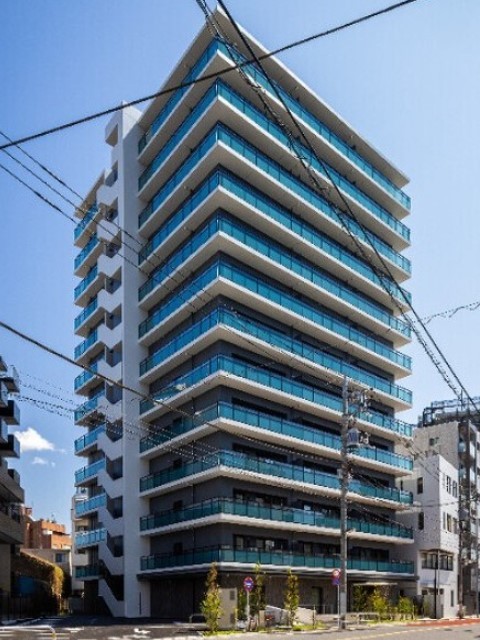 建物外観　１３階建ての賃貸マンション