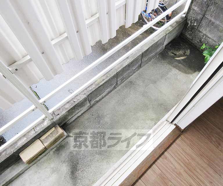 バルコニー　細長いバルコニー・