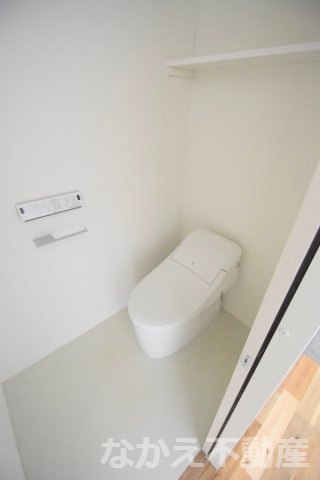 トイレ　落ち着いた色調のトイレです