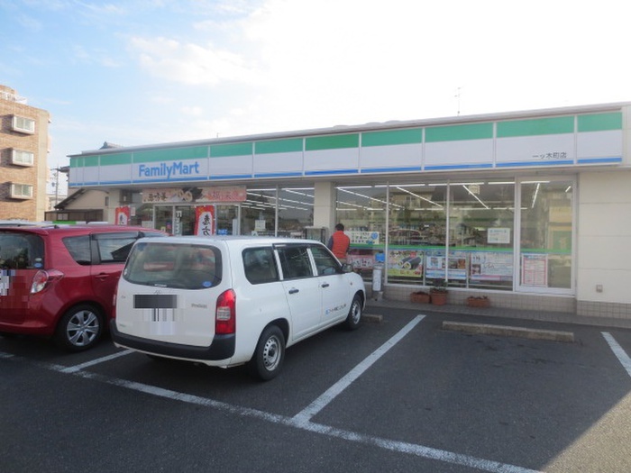 コンビニ　ファミリーマート　刈谷一ツ木町店（コンビニ）まで198m