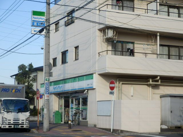 コンビニ　ファミリーマート蕨南町一丁目店（コンビニ）まで182m
