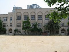小学校　神戸市立駒ヶ林小学校（小学校）まで472m