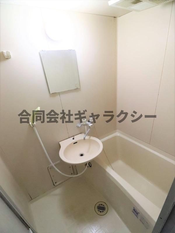 バス・シャワールーム　清潔感のあるバスルーム