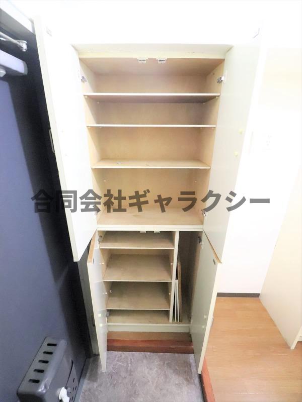 玄関　シューズボックス付き